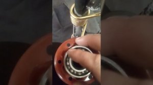 обслуживание тележек мотобуксировщика. смазываем подшипники катков