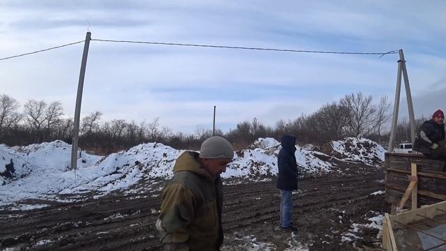 Строим дом дистанционно. Заливка плиты. смотреть онлайн