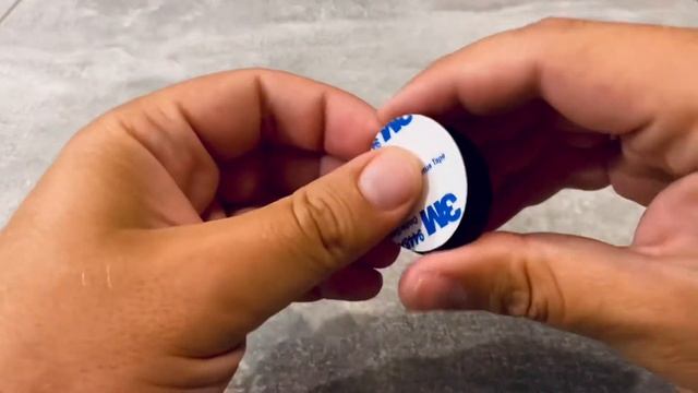 Магнитный универсальный держатель для телефона автомобильный с клейкой основой Черный Глянец смотреть онлайн