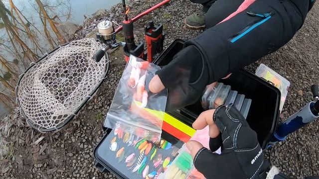 Как ловить форель на силикон. Правильная проводка. Рыбалка. Forellenangeln. Angeln am Forellensee. смотреть онлайн