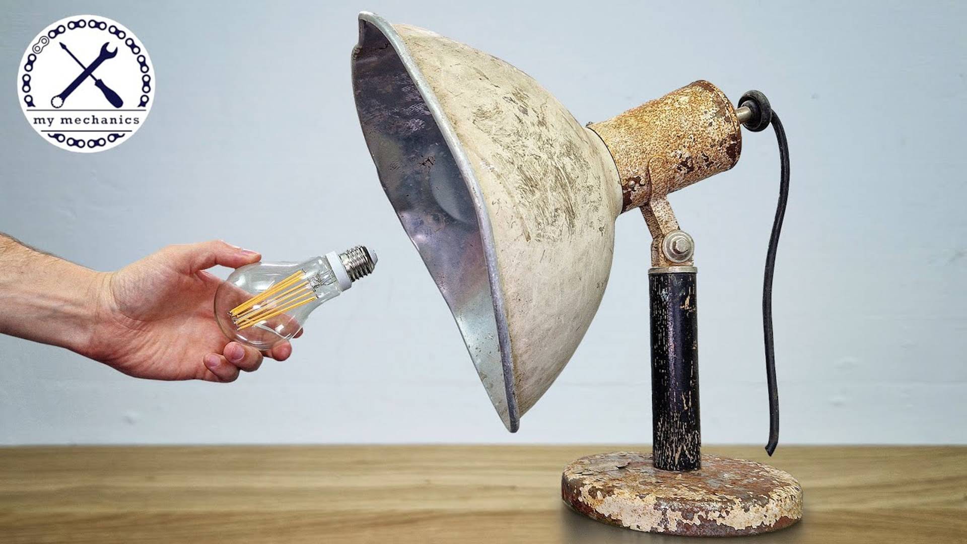 1930s Desk Lamp - Restoration (2160p_25fps_AV1-128kbit_AAC)