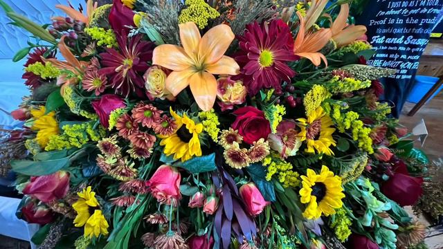 Hold on to me- Sis. Jennifer Robertson + others смотреть онлайн