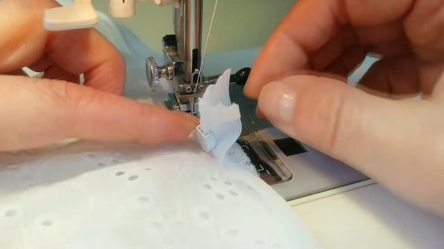 Как вшить потайную молнию?Janome 6260.Лапка для пришивания потайной молнии. смотреть онлайн