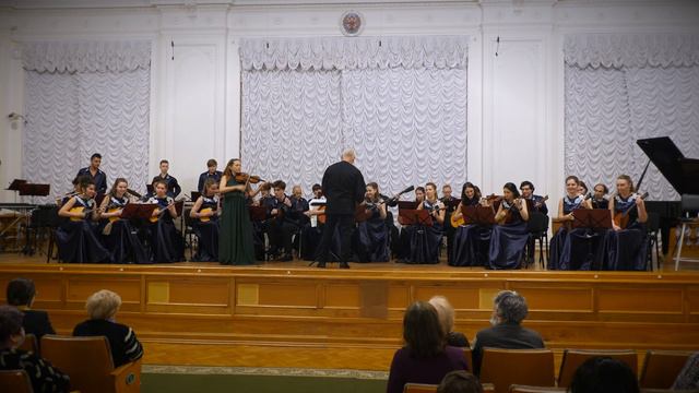 Isaak Dunayevsky. "Music hall" for violin and Russian folk orchestra смотреть онлайн