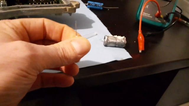 Overhauling a Ford Focus TCM - Part 2: Inspecting, Testing the Capacitor and Soldering смотреть онлайн