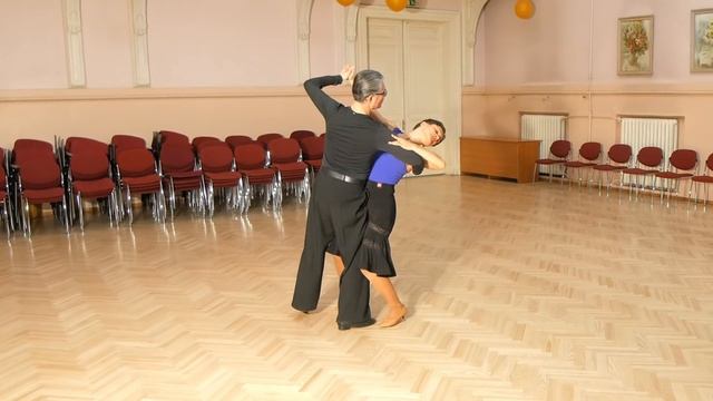 How to Dance Waltz - Natural Pivot to Running Weave смотреть онлайн