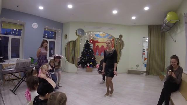 Новогодний утренник желтой группы 2016-17. смотреть онлайн