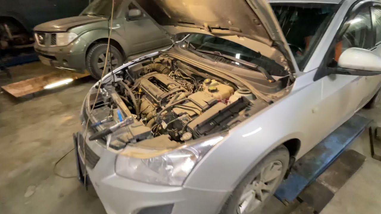 Шевроле Круз троит двигатель