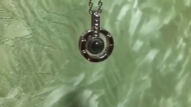 Девушка из Екатеринбурга о кулоне Я Люблю Тебя на 100 языках! Подарок на 14 февраля! смотреть онлайн