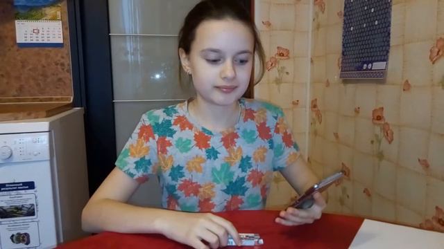 Сравниваю жвачки орбит и дирол