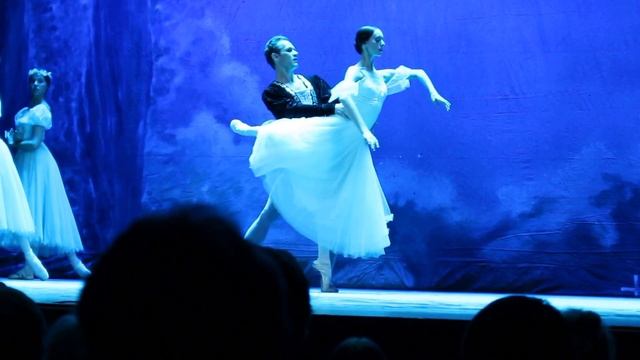 Елена Коцюбира . Па-де-де из спектакля "Жизель" Elena Kotsyubira Giselle смотреть онлайн