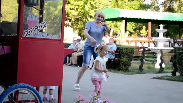 Лерочка и танцор диско!))) смотреть онлайн