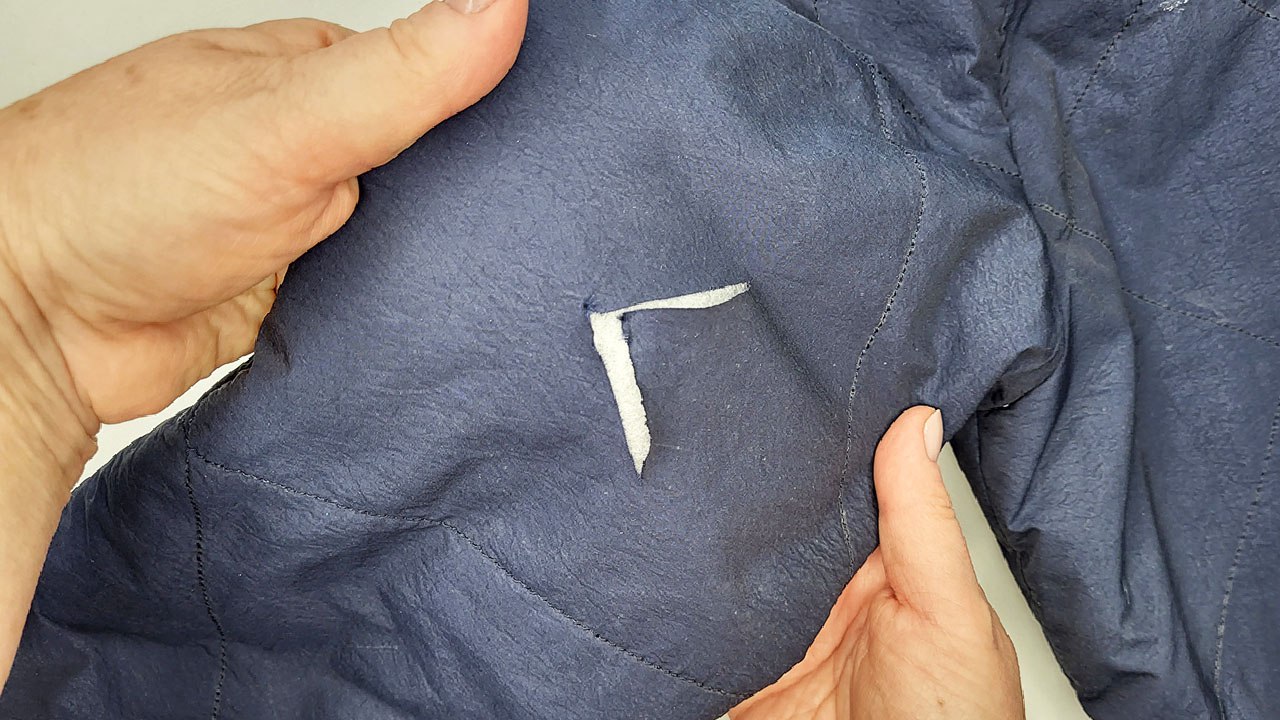 Как за 1 минуту починить дырку на куртке смотреть онлайн