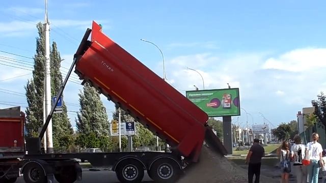 Вольво самосвал 8х4,разгрузка щебня смотреть онлайн