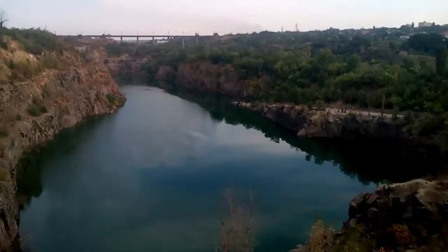 Кривой Рог Затопленый карьер на Качунах.03.09. смотреть онлайн