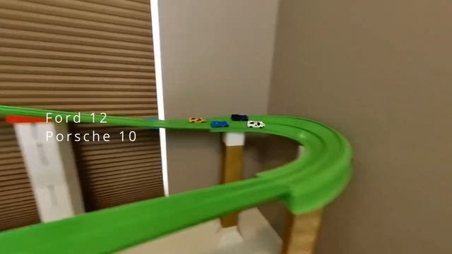 Hot Wheels GT40 Mk.IV vs Porsche 917 LH on the track смотреть онлайн