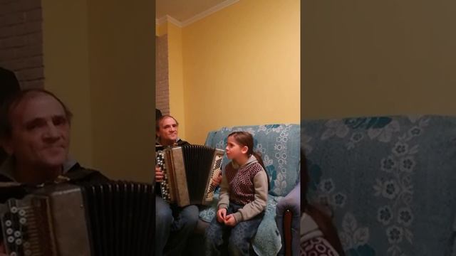 Дочка поет с папой. смотреть онлайн
