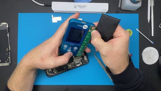 На iPhone 13 вздулся аккумулятор смотреть онлайн