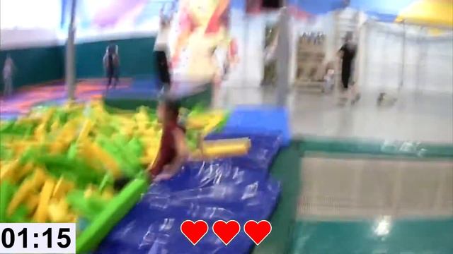 Полоса препятствий в батутном центре КОСМОС смотреть онлайн