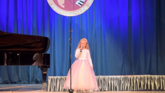 «Свободная птица» слова и музыка А. Петряшевой исп. Елизавета Фокина смотреть онлайн