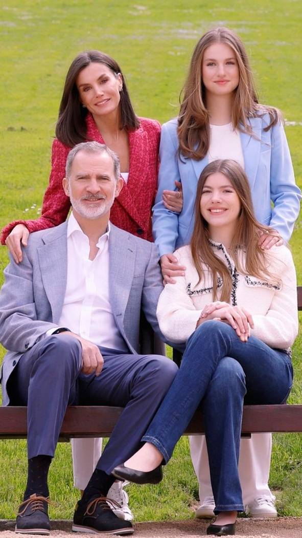 Spanish royal family in Mallorca 2024 смотреть онлайн