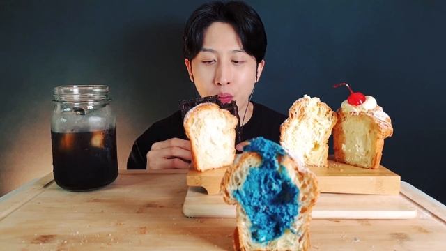 ASMR)맛있고 예쁜 오르랔베이커리 크러핀/대왕책스와플/디저트/빵/먹방/Cream Bread/Chocolate Waffle/dessert/mukbang/Eating Show смотреть онлайн