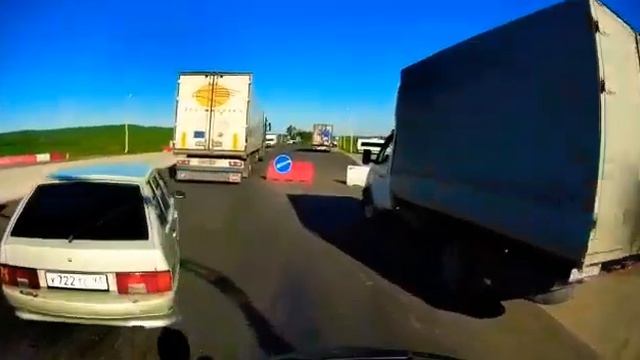 Yamaha R1 VS пост дпс смотреть онлайн