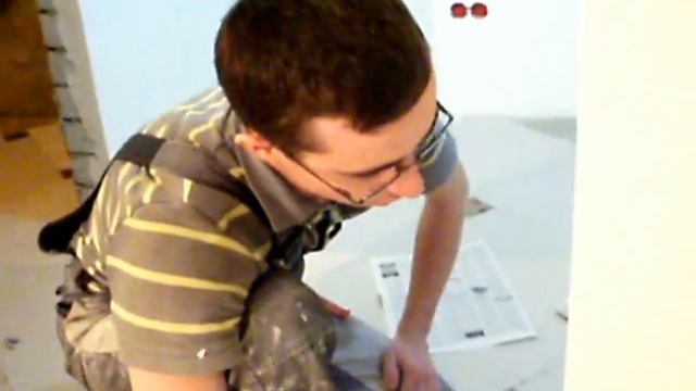 Укладка плитки по диагонали. Как упростить подрезку.wmv смотреть онлайн