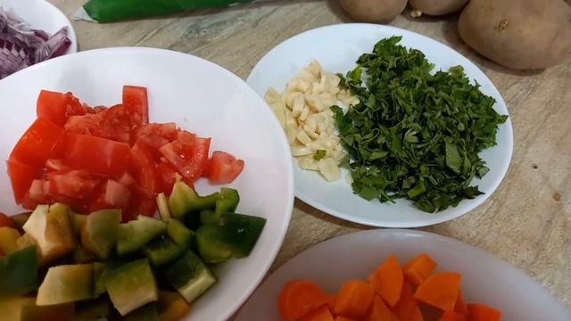 Подливка из курицы с овощами/ Очень вкусно/ Подходит к любым гарнирам смотреть онлайн