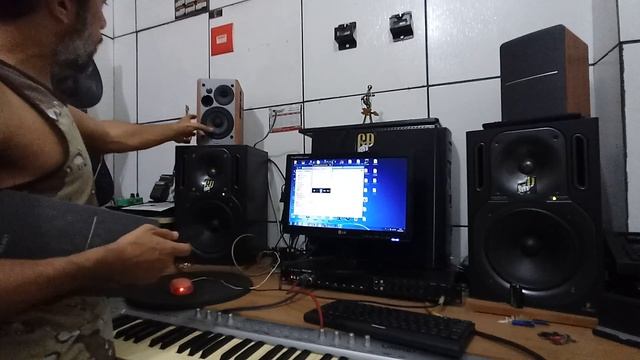 Gilneyparson monitores de audio EDIFIER. R1280T смотреть онлайн