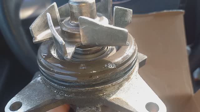 Как быстро заменить помпу Форд Фокус 2 DURATEC HE 1.8 / 2.0 смотреть онлайн