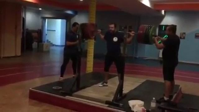 Владимир Рекша ( Украина ) , присед без бинтов и наколенников - 290 кг на 3 раза, с. в. 105 кг ! смотреть онлайн