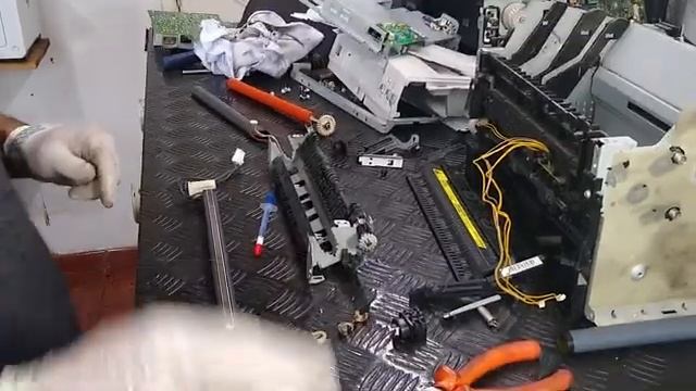 Reparo da Hp M1522 e outras agarrando folha e Impressão Ruim, Reparo no fusor com troca de pelicula смотреть онлайн