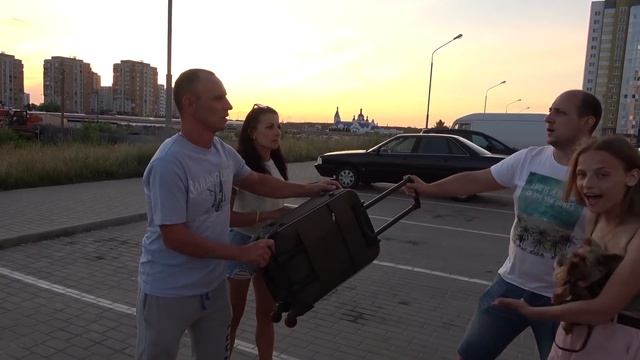 Леру ХОТЯТ ЗАБРАТЬ. Толик УСТРОИЛ РАЗБОРКИ. смотреть онлайн