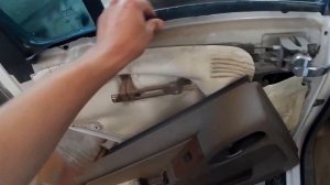 Снимаем дверную карту на Ниссан Патфайндер.