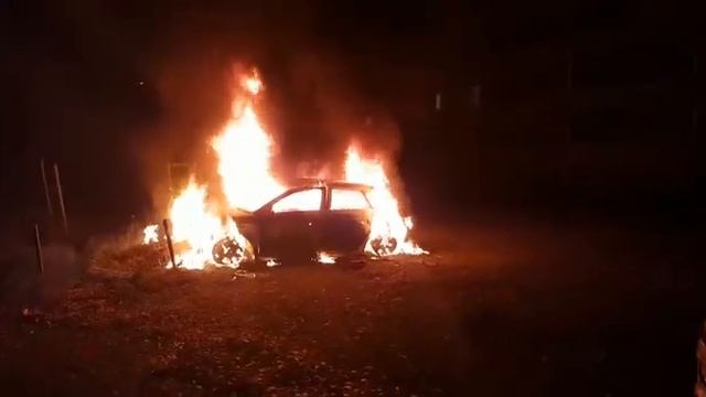 Сгорела машина на Трактовой смотреть онлайн