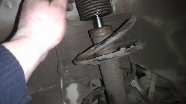тойота королла замена передней стойки без стяжек.