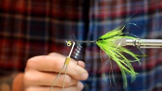 Tying BIG Intruders For Kings and Winter Steelhead смотреть онлайн