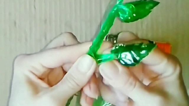 Выставила на улицу теперь все соседи носят разноцветные Пластиковые бутылки.Изготовление цветов смотреть онлайн