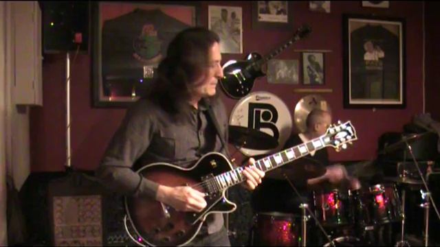 Laney AOR 30, Korg AX1500G. Dr. Ika with the Grapevine Blues Band at the Sportsman, UK смотреть онлайн