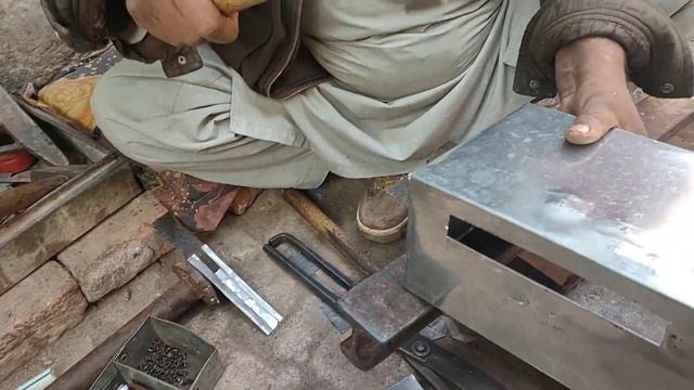 How To Make a Useful Steel Box With No Folding Equipment Needed | Making a Small Iron Box смотреть онлайн
