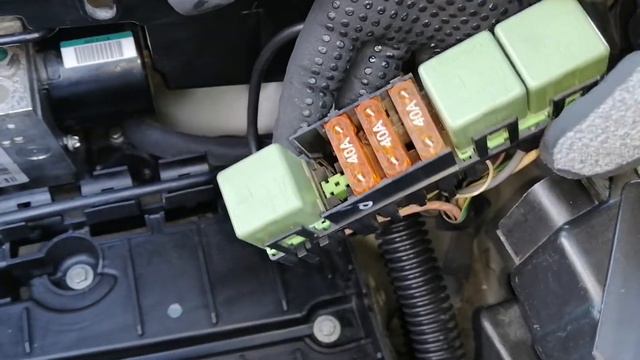 Fusibles Peugeot 407 HDI 2.0 136CV=  G36 G37 G38 G39 G40  Audio Hi-fi Sièges Chauffants électrique.