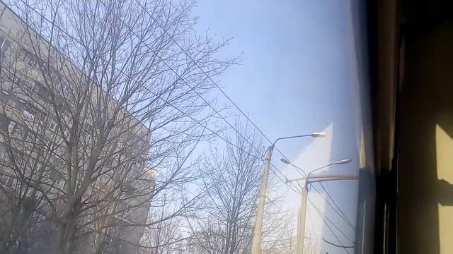 Припаркованные автомобили мешают проехать тролейбусу. #Харьков смотреть онлайн