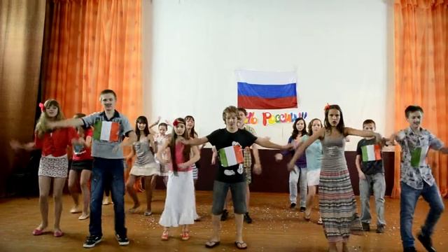 Дети танцуют веселый танец смотреть онлайн