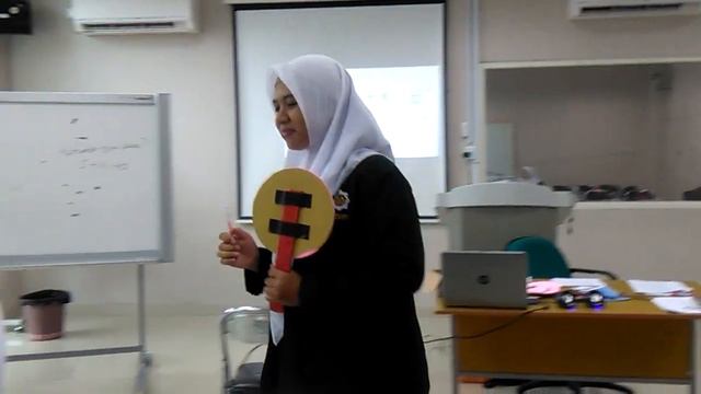 teaching simple present tense in microteaching in ppl 1 by Titis setia Yanti смотреть онлайн