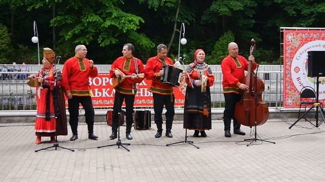 "Ниточка тоненькая" исполняет народный фольклорный ансамбль "Верея" смотреть онлайн