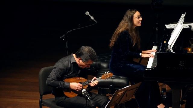 Czardas by Monti played on mandolin by Shmuel Elbaz and Orit Wolf - piano смотреть онлайн