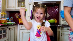 Куклы БЕБИ Бон вызвали службу доставки! Весёлые игры Майя и Лина — Видео с игрушками Baby Born