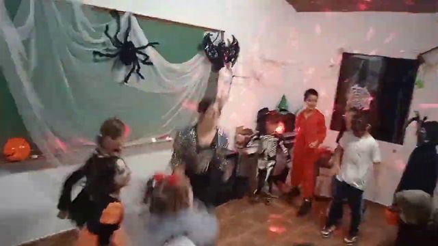 ZOYA STAR en Halloween смотреть онлайн
