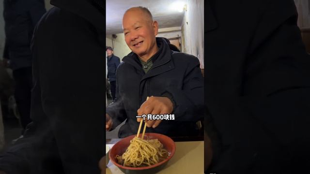 监利街边无名早酒摊，无招牌无门头无服务，却挡不住喝早酒的热情，监利不愧是早酒之城#早酒文化 #酒香不怕巷子深 #监利美食 #人间烟火最抚人心 смотреть онлайн